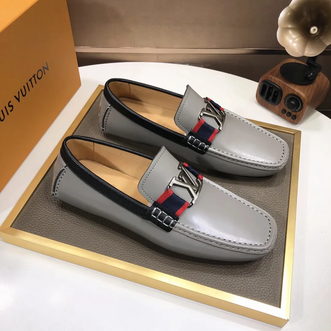 Men's men's shoes 💰420💰 [LV Doudou shoes] (water-dyed cowhide lining) new model is on the market, available on the official website. The new Doudou shoes are processed into single-color materials, and the uppers are made of imported cowhide material. The body of the shoe is fully hemmed with mark thread, and is lined with imported original cowhide leather. The elegant shoe shape is super suitable for all-matching, and the size is 38-44.
